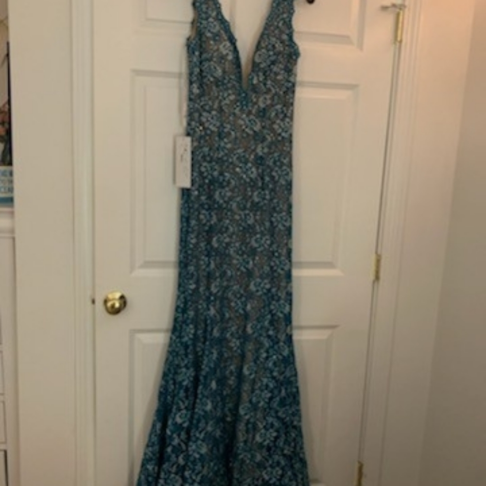 Prom dress - Picture 4 of 6